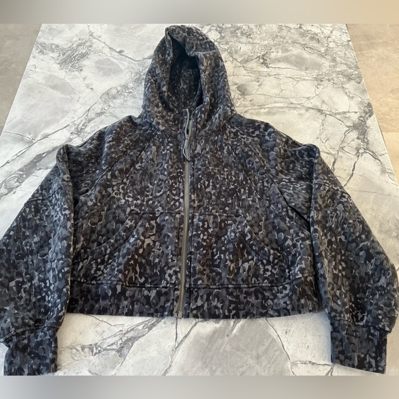 Lululemon Scuba Hoodie 🖤 - Picture 3 of 7